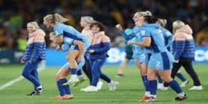 臂章背后的战略智慧-雷火电竞