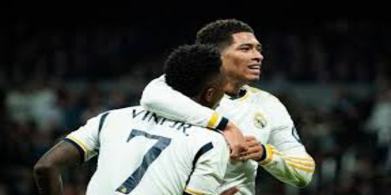 曼联中场拥挤与青训哲学的矛盾- 雷火电竞