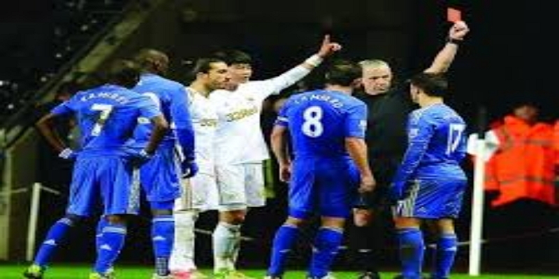 红牌背后的足球心理学与战术管理-雷火电竞